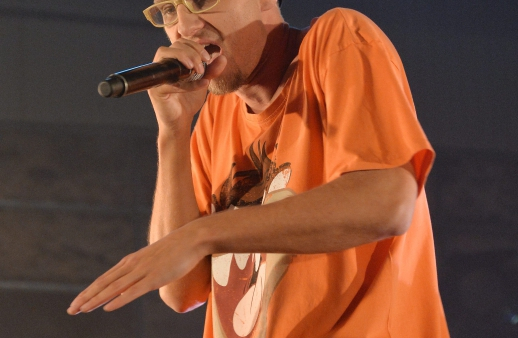 Przerwano koncert PPA po tym, jak raper spadł ze sceny