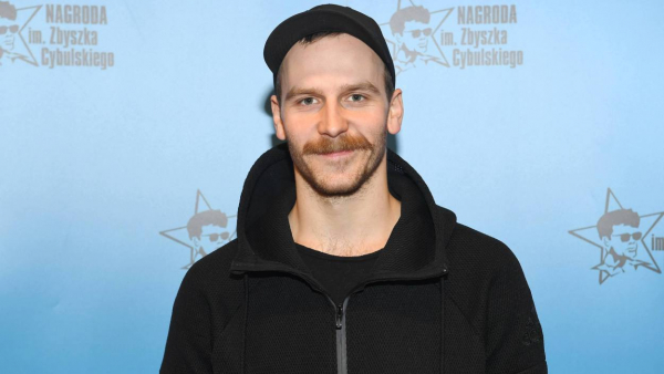 Julian Świeżewski zagrał w nowym serialu BBC o Polaku, który porwał brytyjską modelkę