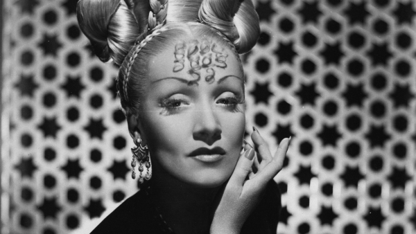 Błękitny anioł bez tajemnic. Nowa książka o Marlenie Dietrich