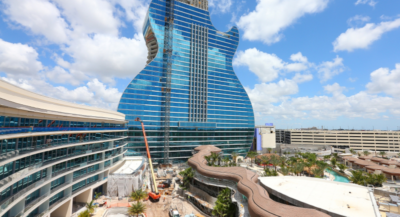 Urlop w hotelu w kształcie gitary? O tak! 