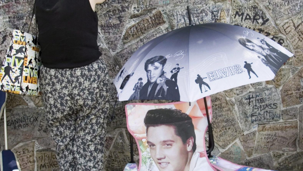 40 lat po śmierci Elvis wciąż zarabia miliony