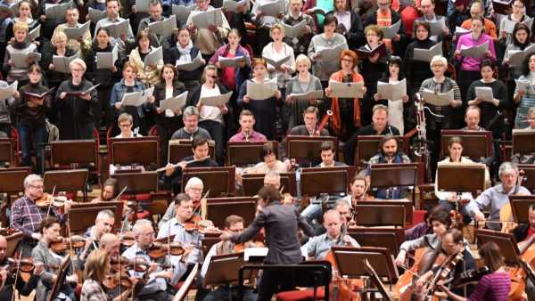 Muzycy Orkiestry Filharmonii Narodowej zagrają dla chorej koleżanki