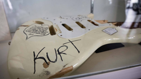 Roztrzaskana przez Cobaina gitara główną atrakcją nadchodzącej aukcji pamiątek muzycznych