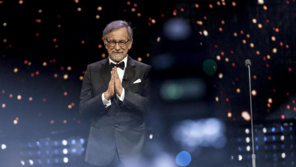 Jest zwiastun wyprodukowanego przez Stevena Spielberga serialu "Amazing Stories"