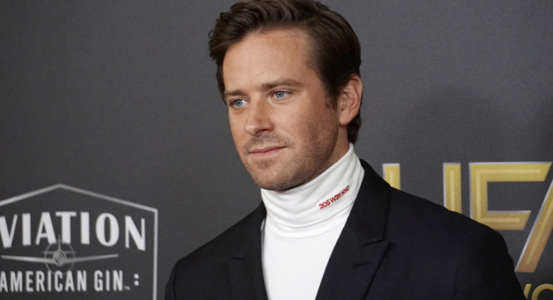 Armie Hammer traci kolejną rolę. Aktor został oskarżony o molestowanie i kanibalizm