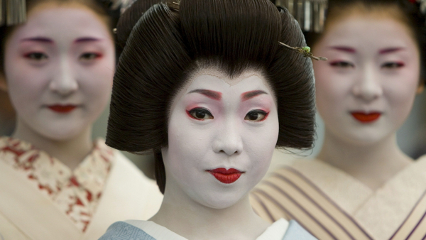 Gejsze skarżą się na turystów - dzielnica Gion wprowadza zakaz fotografowania