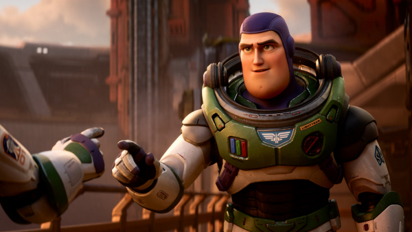 Kino w Oklahomie „zaatakowane”. Ostrzegało widzów przed sceną pocałunku w filmie „Buzz Astral”