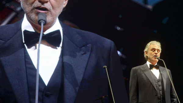 Andrea Bocelli ma prezent dla swoich fanów 